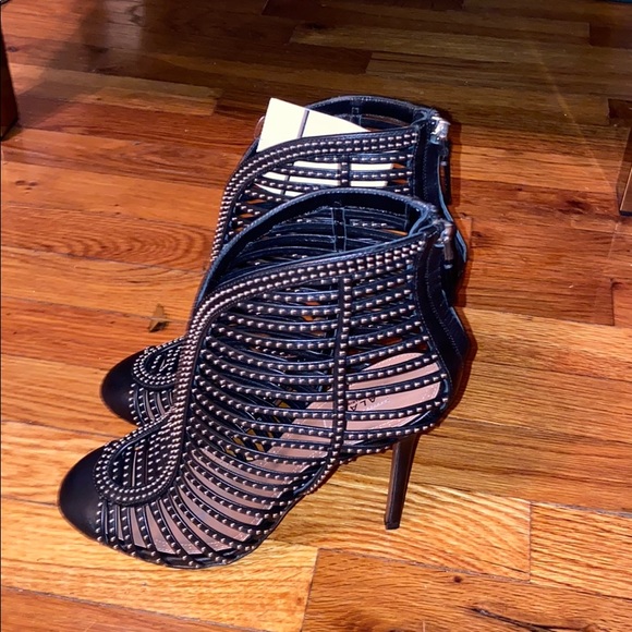 ALAIA STUDDED ANKLE BOOTS - Picture 2 of 8
